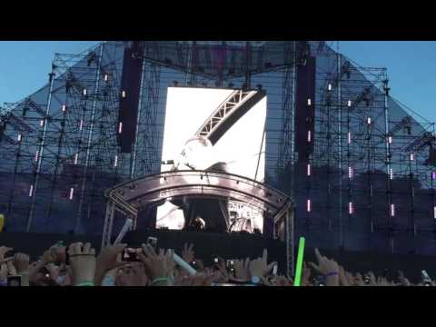Martin Garrix - INTRO (Poison) [Live @ Weekend Festival Sweden]