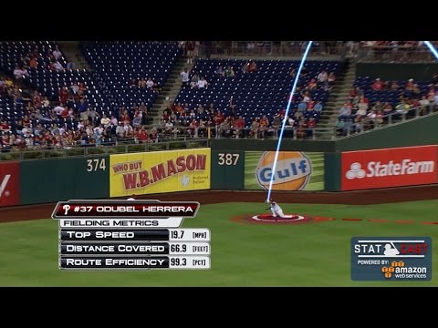 SD@PHI: Herrera covers 67 feet for a remarkable catch