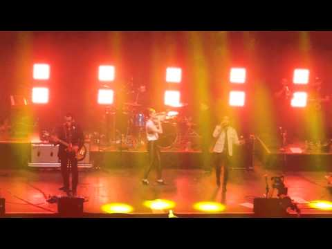 Francisca Valenzuela - Buen Soldado 12/11/2014 @ Teatro Caupolicán