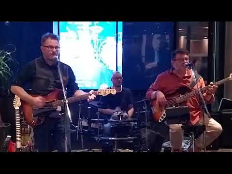 ALARACH COVER PROUD MARY NOVOTEL