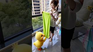 After Playing At Home｜Little Duck Surprises Mom With A Jade Bracelet #short