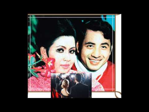 Petchara Chaowarat and family photos with friends and relatives