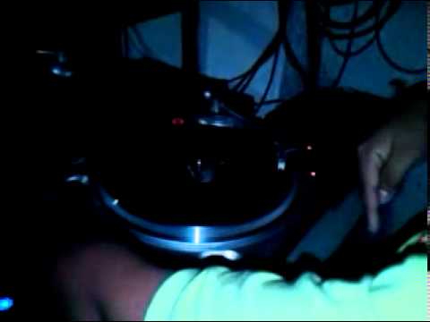 Dj Cesar Smoove Playing Reberts Feat. Evelin Sexy at Gliter Mix Club Villahermosa Tabasco