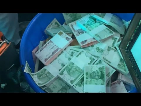 Ebonyi born Billionaire make money to rain in bundle at Baby oku father in-law burial in Anambra