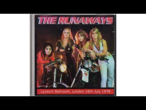 THE RUNAWAYS - Lyceum, London 16th July 1978 - I Love Playing With Fire