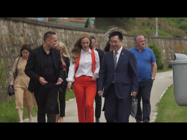 Нова донација од Амбасадата на НР Кина за Крива Паланка, Амбасадорот Џанг Ѕуо во посета на општината