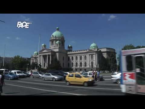 Vučić traži dijalog sa Albancima i poručuje da Srbije diže glavu