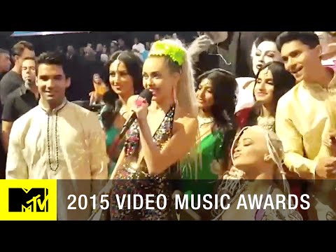 Miley Cyrus’s Epic Behind the Scenes VMA Selfie | MTV