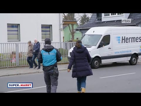 TV documentary: TV presenter delivers packages for Hermes.