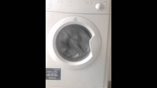 Indesit IDV 75 tumble dryer overview and start of cycle