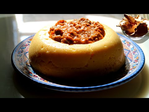 Polenta cotta nella pentola a pressione, al ragù di funghi porcini e di salsiccia