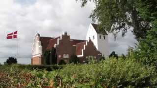 preview picture of video 'Visborg kirke ringer til gudstjeneste'