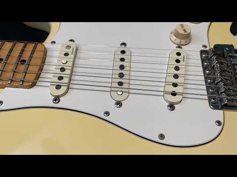 Fender Yngwie Malmsteen Signature Stratocaster ST72-140YM 93-94 - Yellow White image 4