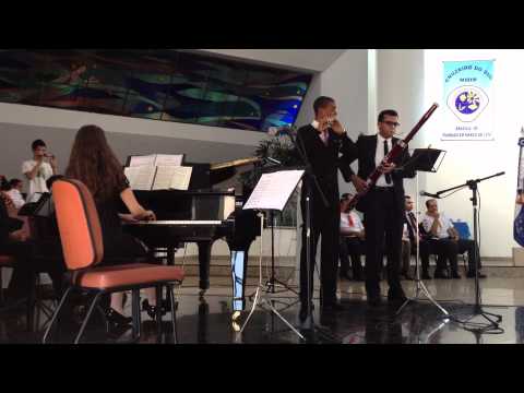 Medley Cristo no Horto / Bem Junto a Cristo (Into the Woods My Master Went / Nearer, Still Nearer )