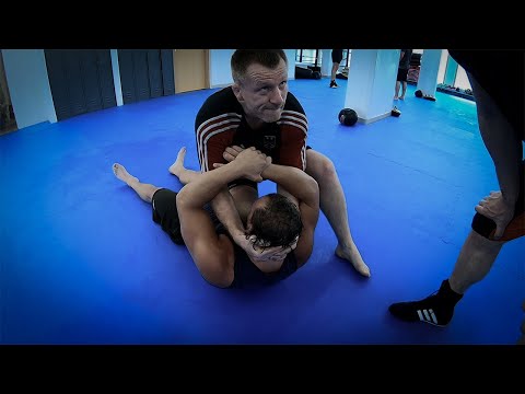 MMA mit Adrian Kulisch: Den Gegner krümmen