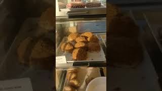 Ba cho Thompson di mua banh o tiem 85 do C 2018 20180528 192129