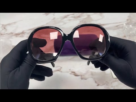 Gucci Sunglasses Women display picture 3