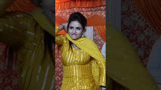 Sanjana Chaudhary dance on tu top lge bhaela sing 