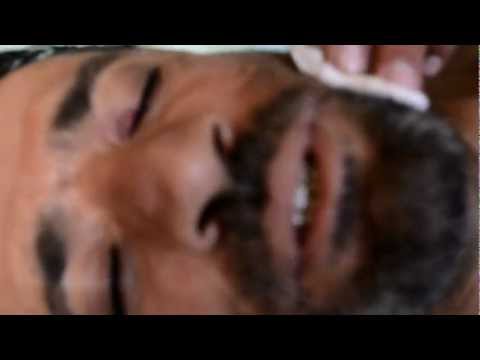 المقدم فارس البيوش قائد كتيبة فرسان الحق في مشفى كفرنبل بعد إصابته في معركة السيطرة على بنش في ريف إدلب