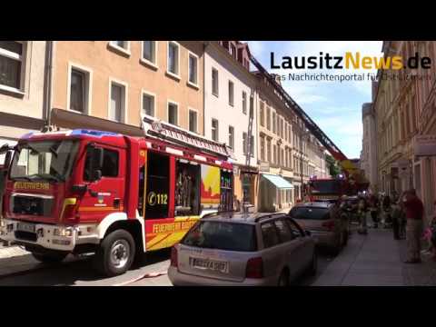 Bautzen - Dachstuhlbrand in der Innenstadt - Rollstuhlfahrerin durch Feuerwehr gerettet