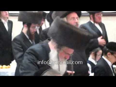 Nadvorna Yerushulayim Rebbe Visiting Monsey - Elul 5772