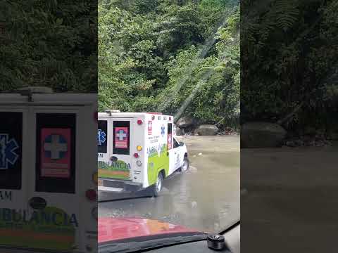 Paso por agua en la vía San Francisco-Mocoa.