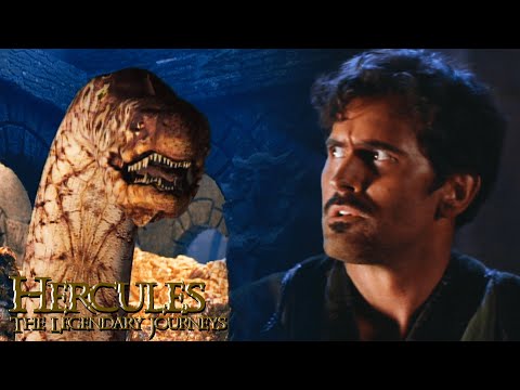 Fighting A HUGE Serpent | Xena: Warrior Princess