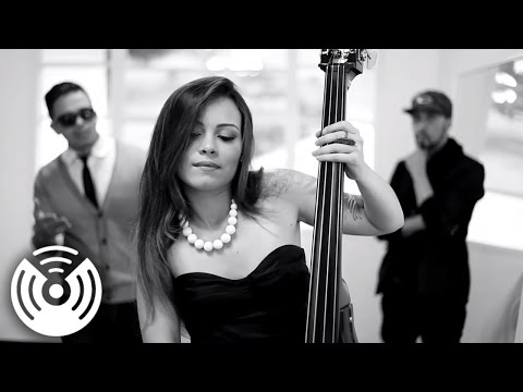 RADIOCALIENTE - Besos de Amor