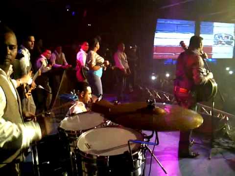 INTRO ANTONY SANTOS AN AMAZURA 11/12/11