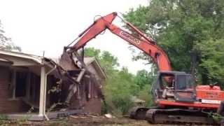 preview picture of video 'John Brittle Tears Down House in Green Hills'