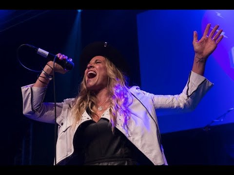 Corinne Gfeller and Jennifer Batten «Beat It» Michael Jackson Cover