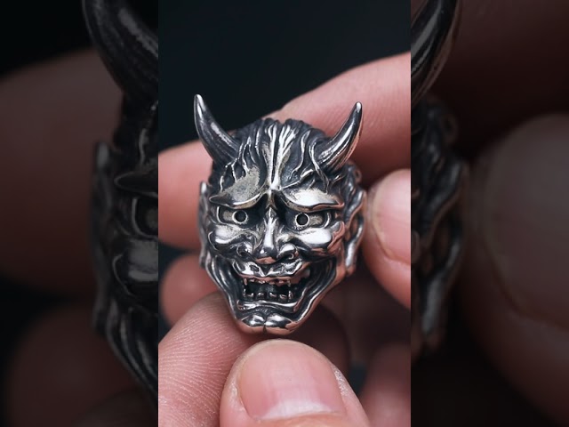 Vídeo relacionado con HCMA Hannya Demon Mask titanio acero hombres collares colgantes cadena Punk para novio joyería Hip hop fiesta creatividad regalo