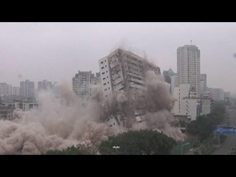 Huge explosion destroys Chinese building