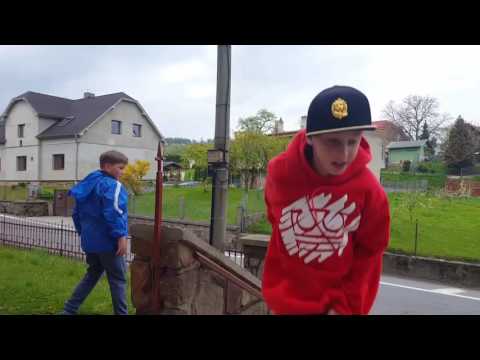 Parkour před školou /w Daník,Matěj a Ondrášek