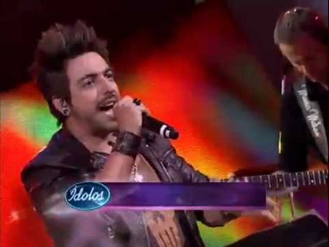 Raphael Leandro canta Nuvem de Lágrimas