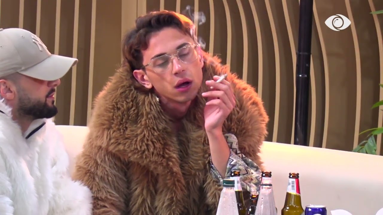 “Më duhej të shkoja 58 kilogramë”/ Laerti bisedon me banorët për një rol në teatër: Nuk njoha…