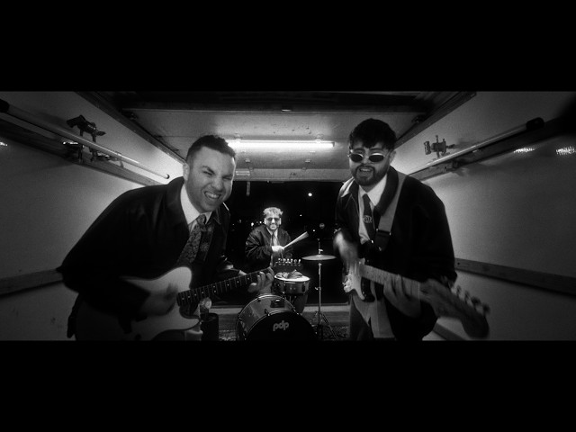 SELF AWARE jetzt Video ansehen