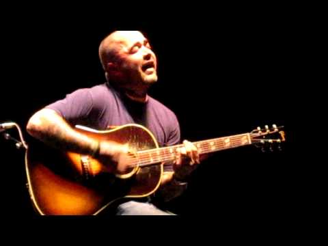 aaron Lewis does a true acoustic song without a mic