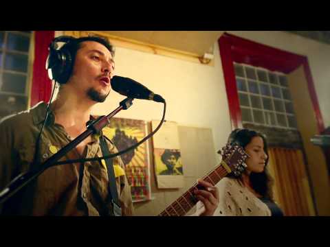 En La Makinita: Sandino Rockers y Anita Tijoux - Puño en alto