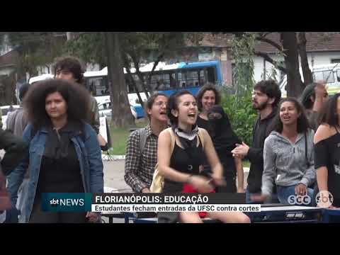 Estudantes fecham as entradas da UFSC contra cortes na educação