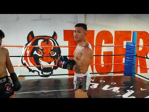 Combinaciones de K1 / Muay Thai para iniciar un ATAQUE *duro*