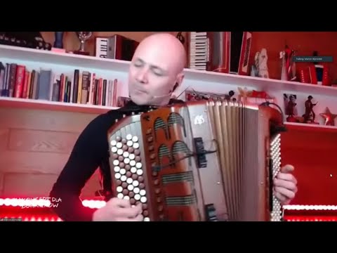 Marcin Wyrostek i jego świetny występ na akordeonie! [#KONCERTDLABOHATERÓW]