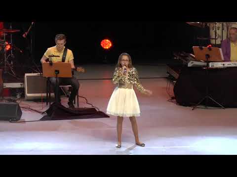 Julia Markowska "Najtrudniejszy pierwszy krok"