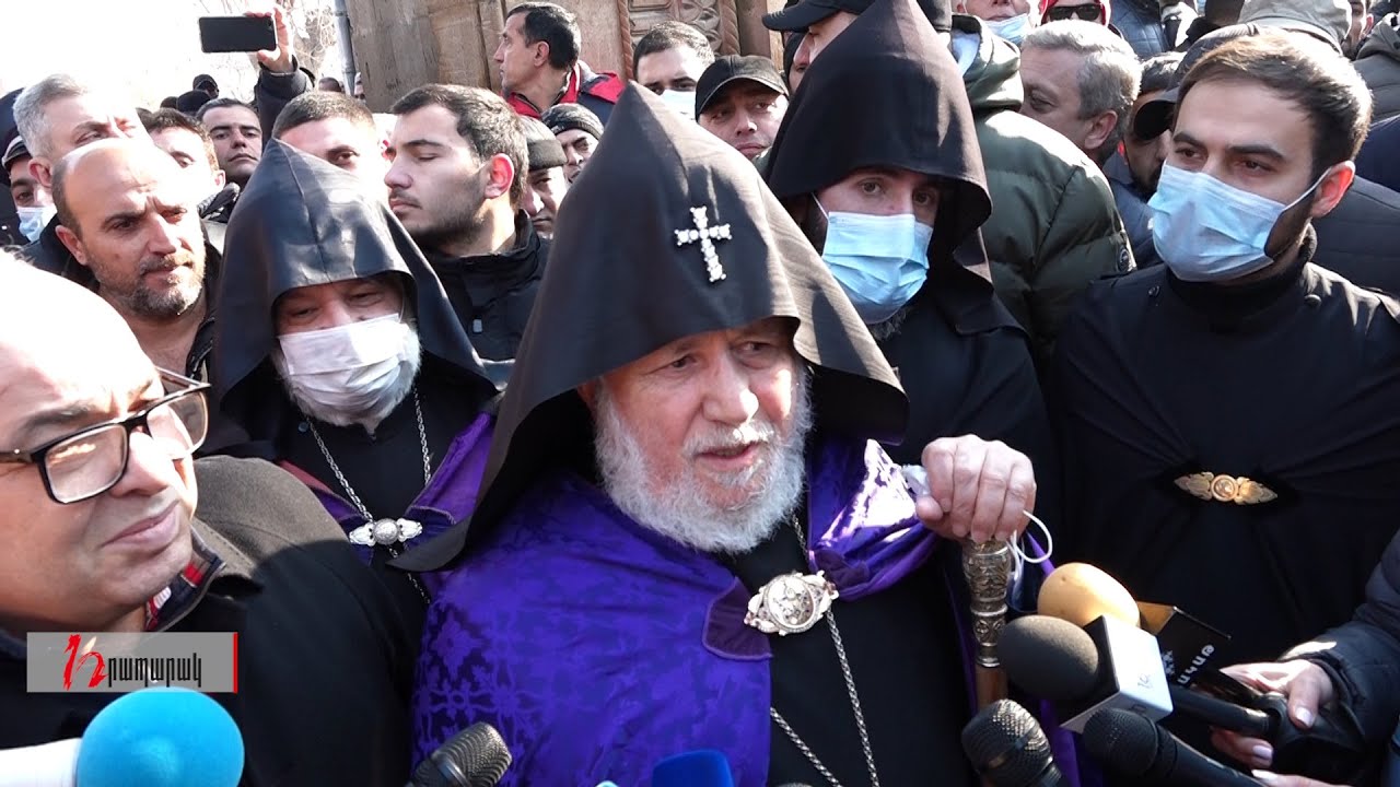 Եթե տեսակետն ի սեր ժողովրդի է, ուրեմն աստվածահաճո է. Կաթողիկոսը՝ վարչապետի հրաժարականի պահանջի մասին