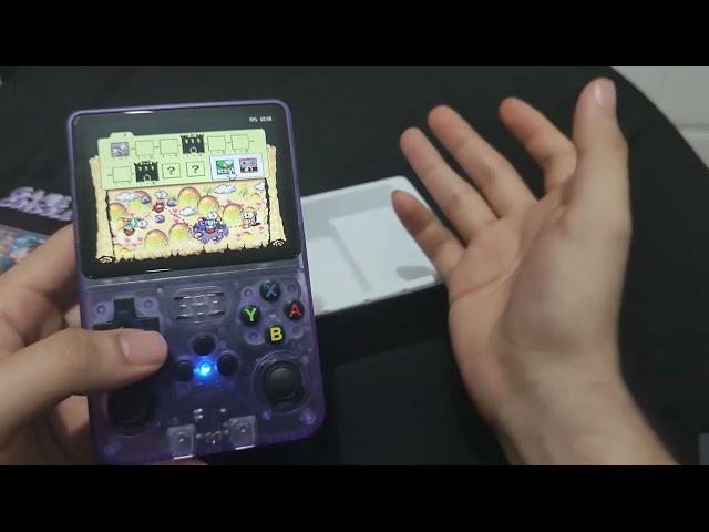 Vídeo relacionado con Consola Retro Portatil R36S con 15000 Juegos - Mini Consola Portatil con Juegos de PS1, PSP, N64, NDS, SuperN, GameB, GBA, NeoG, etc. Pantall HD IPS de 3.5 640*480 - Quad Core 1,6 GHz y RAM 1GB