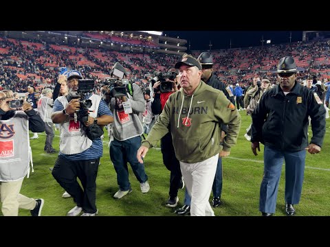 Hugh Freeze walks off the field for the final time as Auburn head coach after 10-3 loss to Kentucky