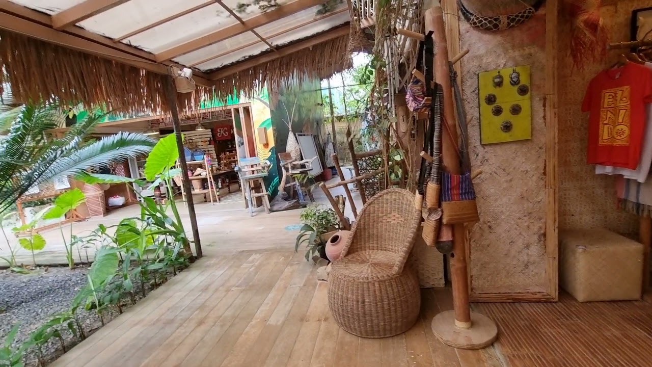 Experience a stroll across Kalye Artisano from the lens of a tourist.