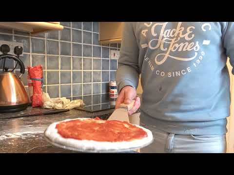 Prevent dough sticking to pizza peel (beginner)