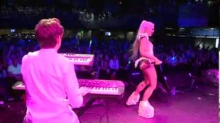 Kerli - Can&#39;t Control The Kids live in SXSW con Perez Hilton (Español)