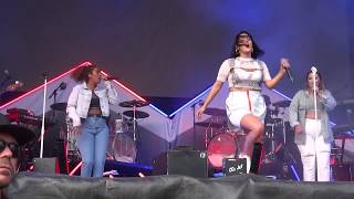 Molly Sandén - Öppningsnummer + &#39;&#39;Större&#39;&#39; och &#39;&#39;Rygg Mot Rygg&#39;&#39; @ Schools out, Söderhamn